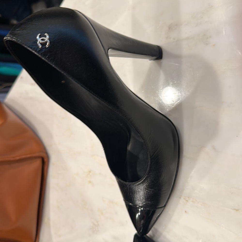 Chanel Pump 100% Authentic . 38 1/2 - Picture 2 of 3